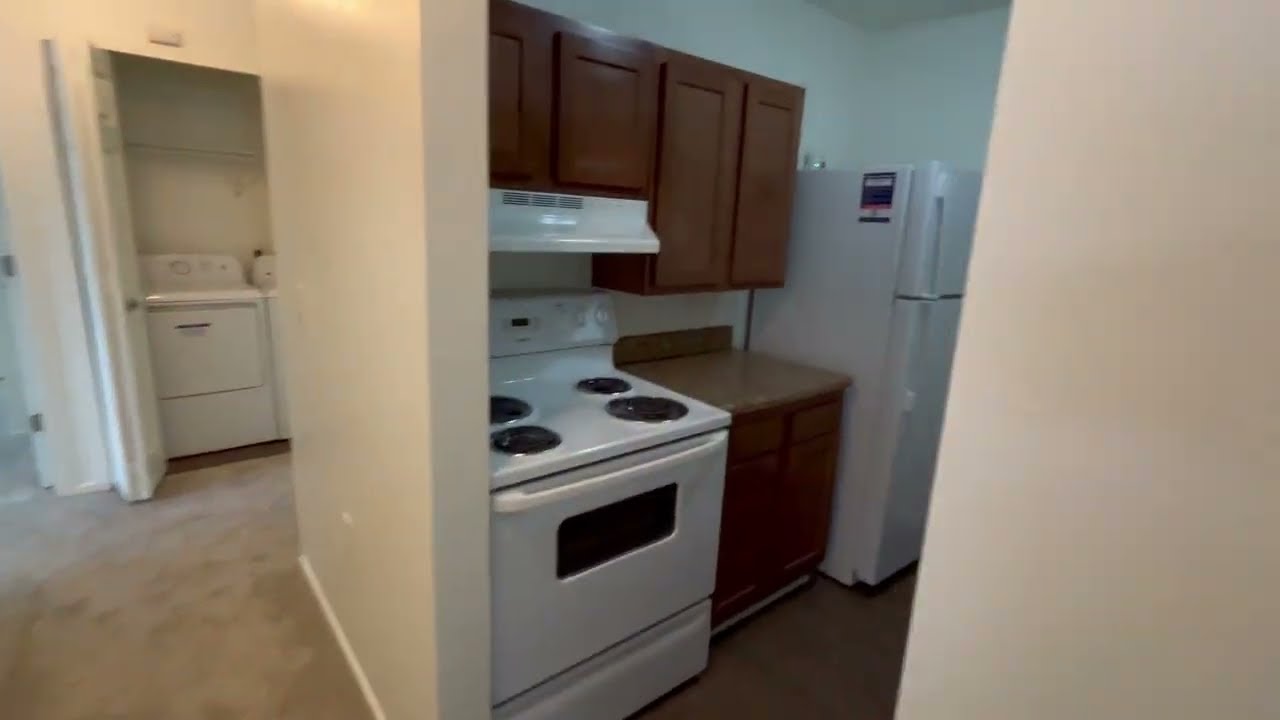 Two Bedroom Buckingham Apartment 765 - Windsor Place Apartments, Davison, Michigan