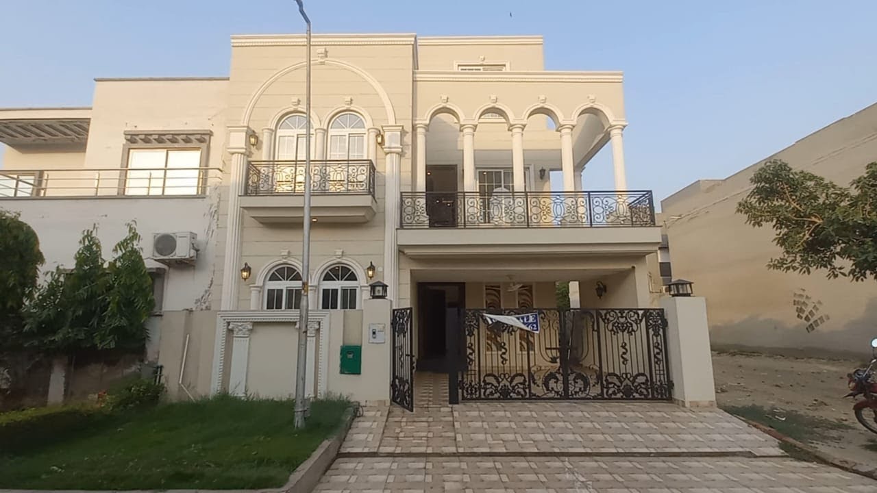 8 MARLA WITH 5 BED ROOMS SPANISH  BRAND NEW HOUSE FOR  SALE IN BAHRIA TOWN LAHORE