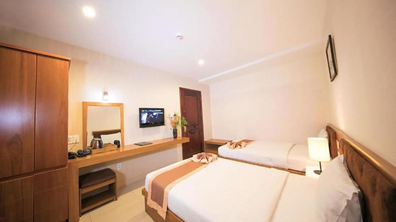 Valentine Luxury hotel - 31 Bui Vien Street | Ho Chi Minh City, Vietnam | Hotel Review 🏩