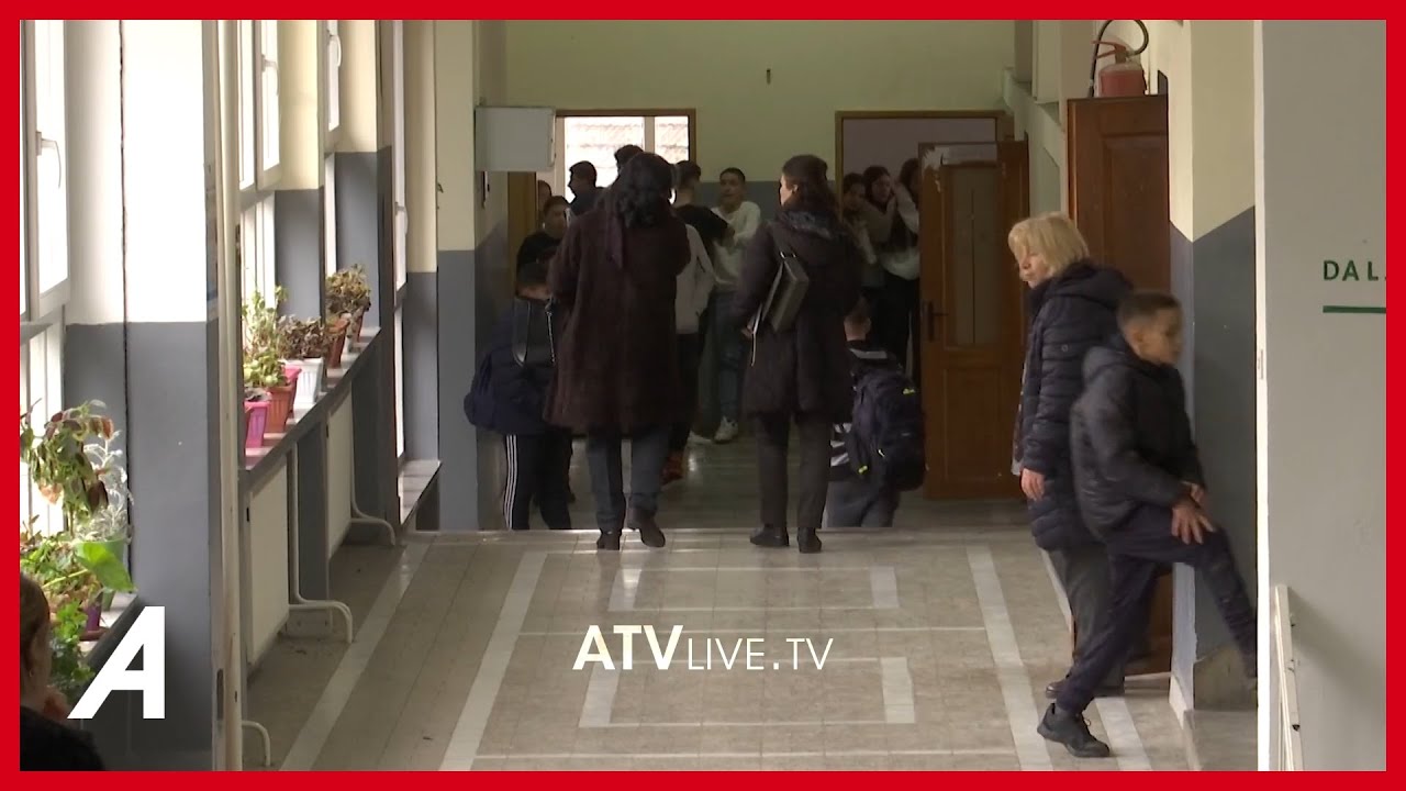 Ndodh edhee kjo/Hajnat hyjnë në shkollën fillore me qëllimi për të vjedhur kifle