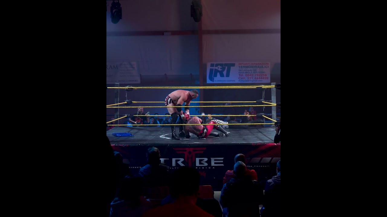 #Wrestling Bambikiller hits Red Scorpion with chair