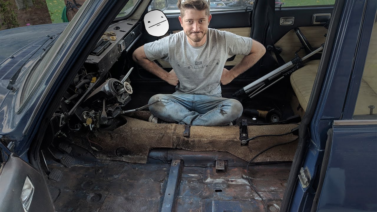 Le pintamos el piso al Peugeot 504!!
