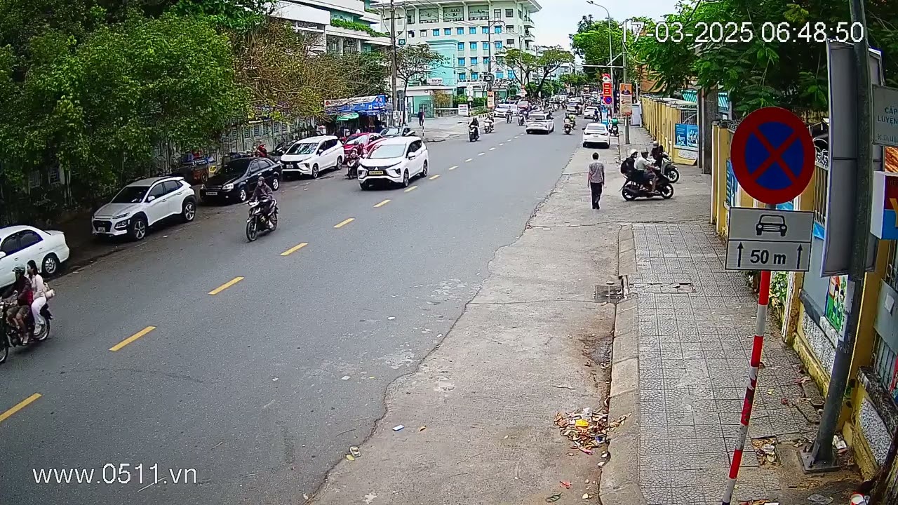 Đi xe máy quen rồi, nên chuyển qua ô tô hơi không quen