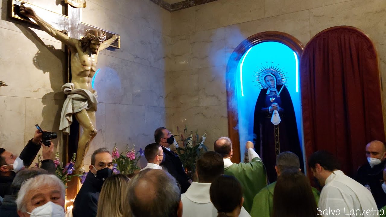 Apertura della cappella per il rito di benedizione del Simulacro di Maria SS. Addolorata al Molo💜 4K