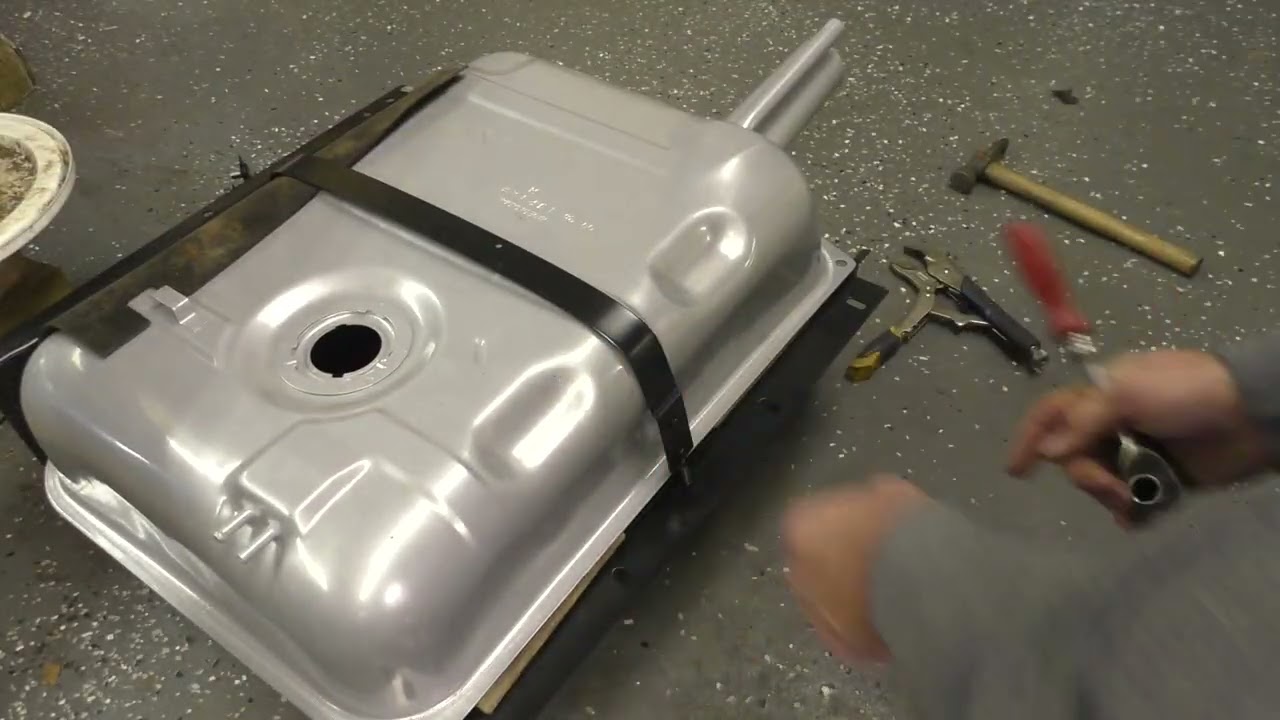 Реставрация Jeep CJ-5 1976 года, часть 9, установка топливного бака