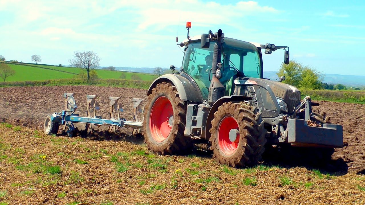 Fendt 720 Vario (Black Beauty) & Overum Plough Ploughing 2013