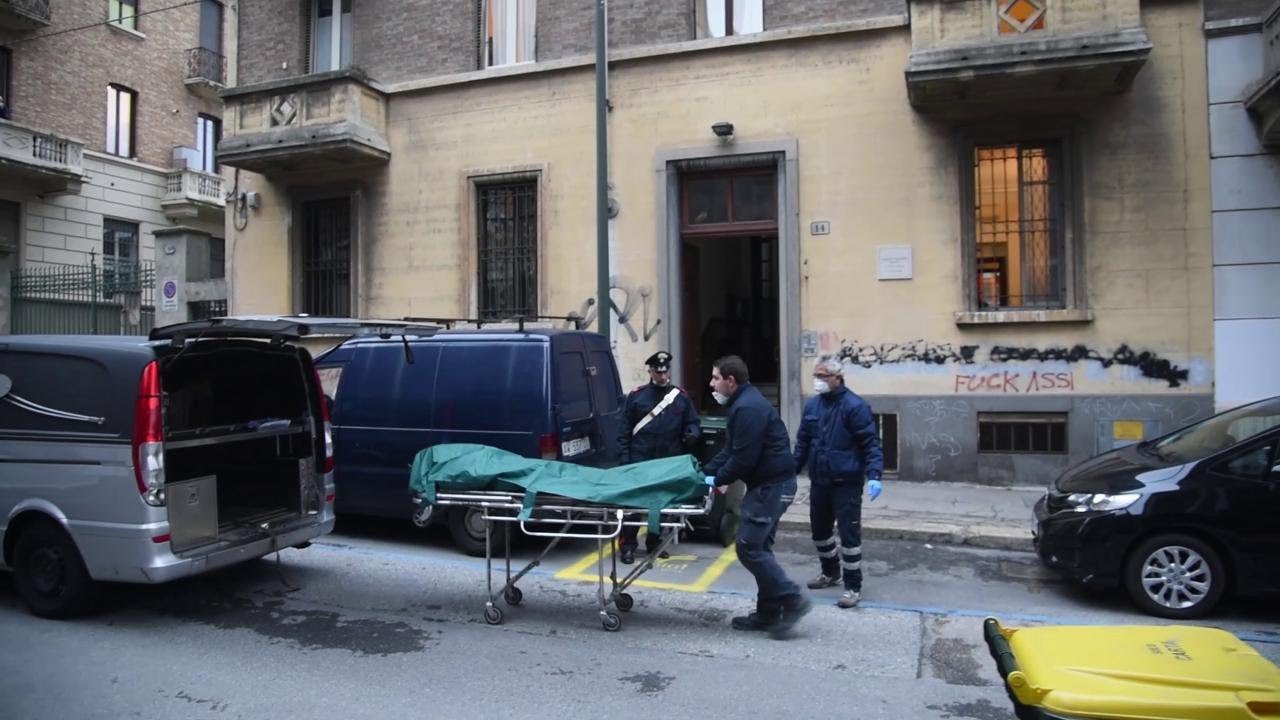 Torino, pensionato ucciso in appartamento a San Salvario: carabinieri sul luogo del delitto