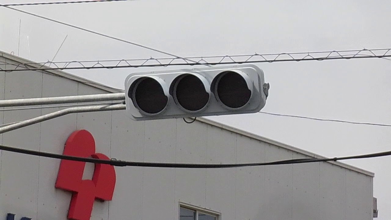 名古屋市緑区　境松二丁目交差点の赤点滅信号機