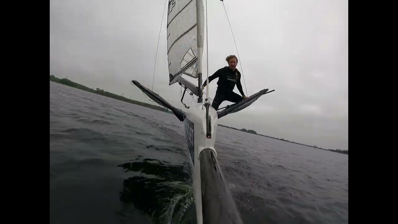 Light wind foiling tacks in the Moth