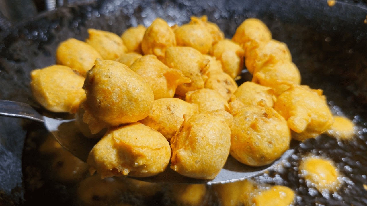 Potato Chops Spicy Street Food Rs. 3/- Only | Aloo Chop Recipe | Aloe Bonda | Street Food India