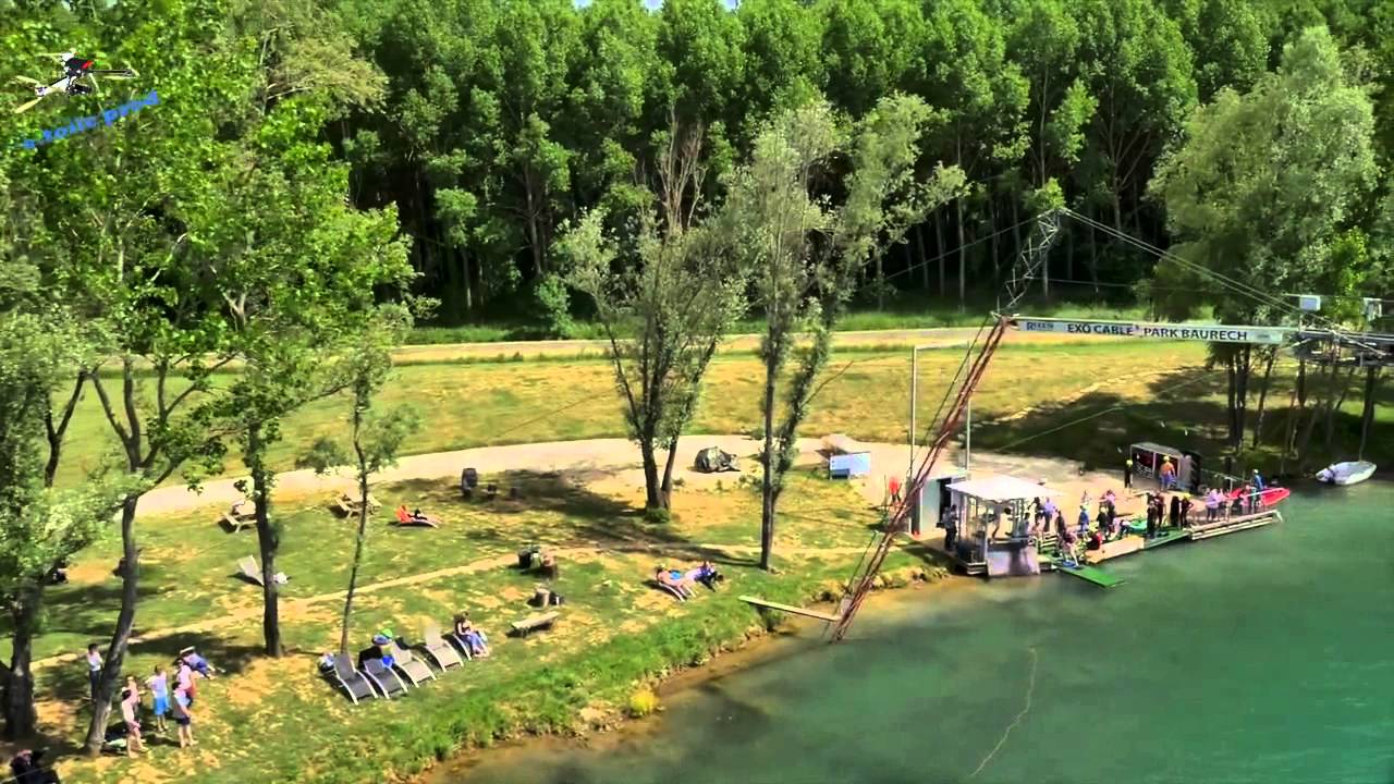 Notre drone s'entra&icirc;ne &agrave; filmer des surfeurs chez EXO33