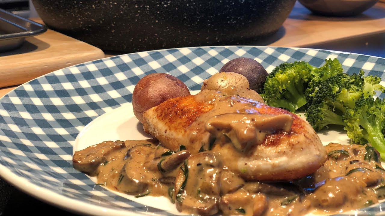 Recette de poitrines de poulet sauce estragon et champignons