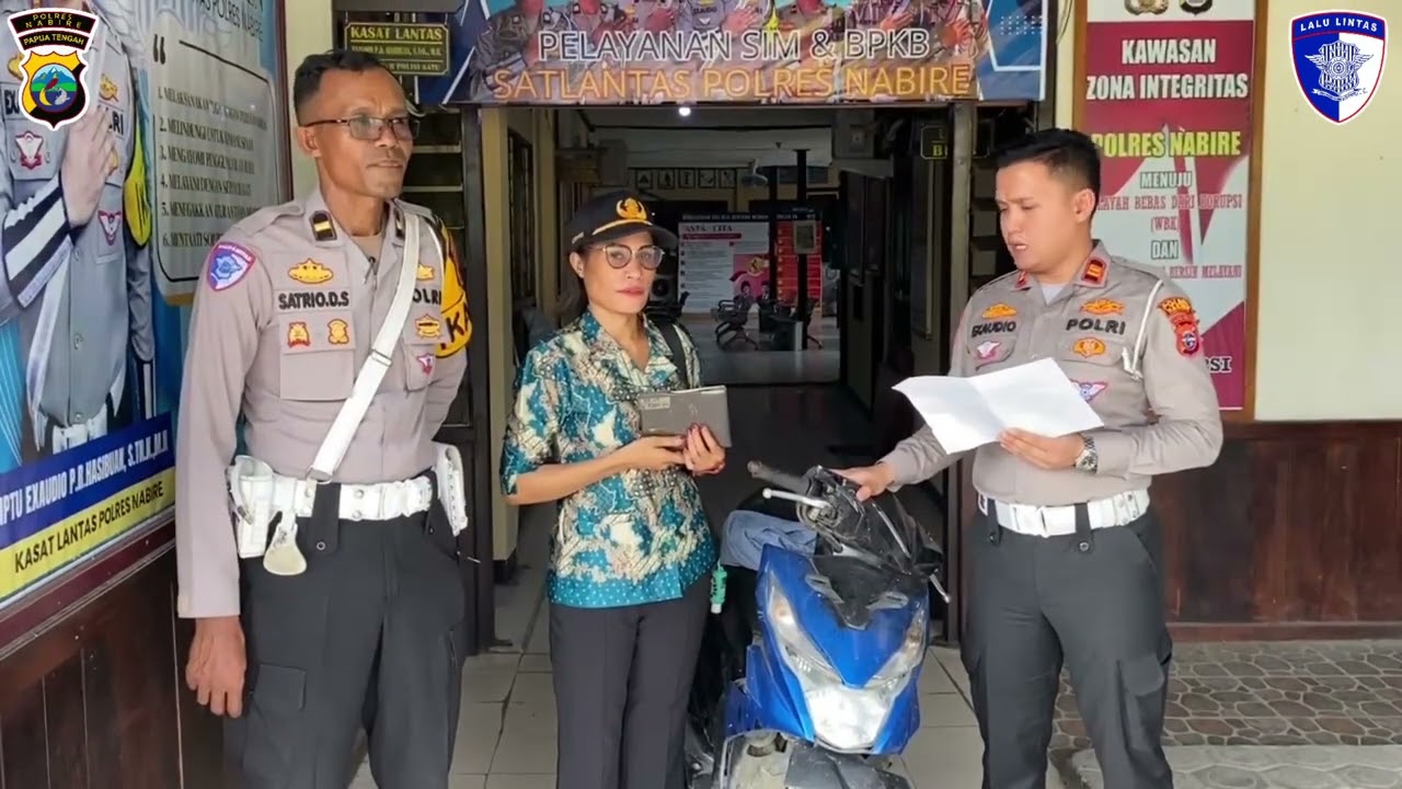 Kasat Lantas Res Nabire mengembalikan kendaraan hasil curanmor kepada pemilik sahnya. (15/01/2026)