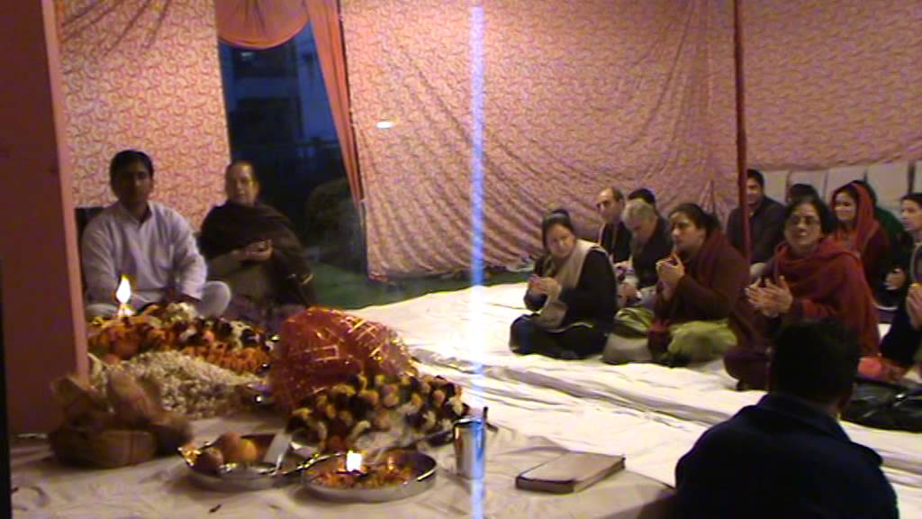 Kashmiri Pandits  blissful YAGNEOPAVIT MEHNDIRAAT 8 BAMON KHER & KARTIK KHER MAY 2009