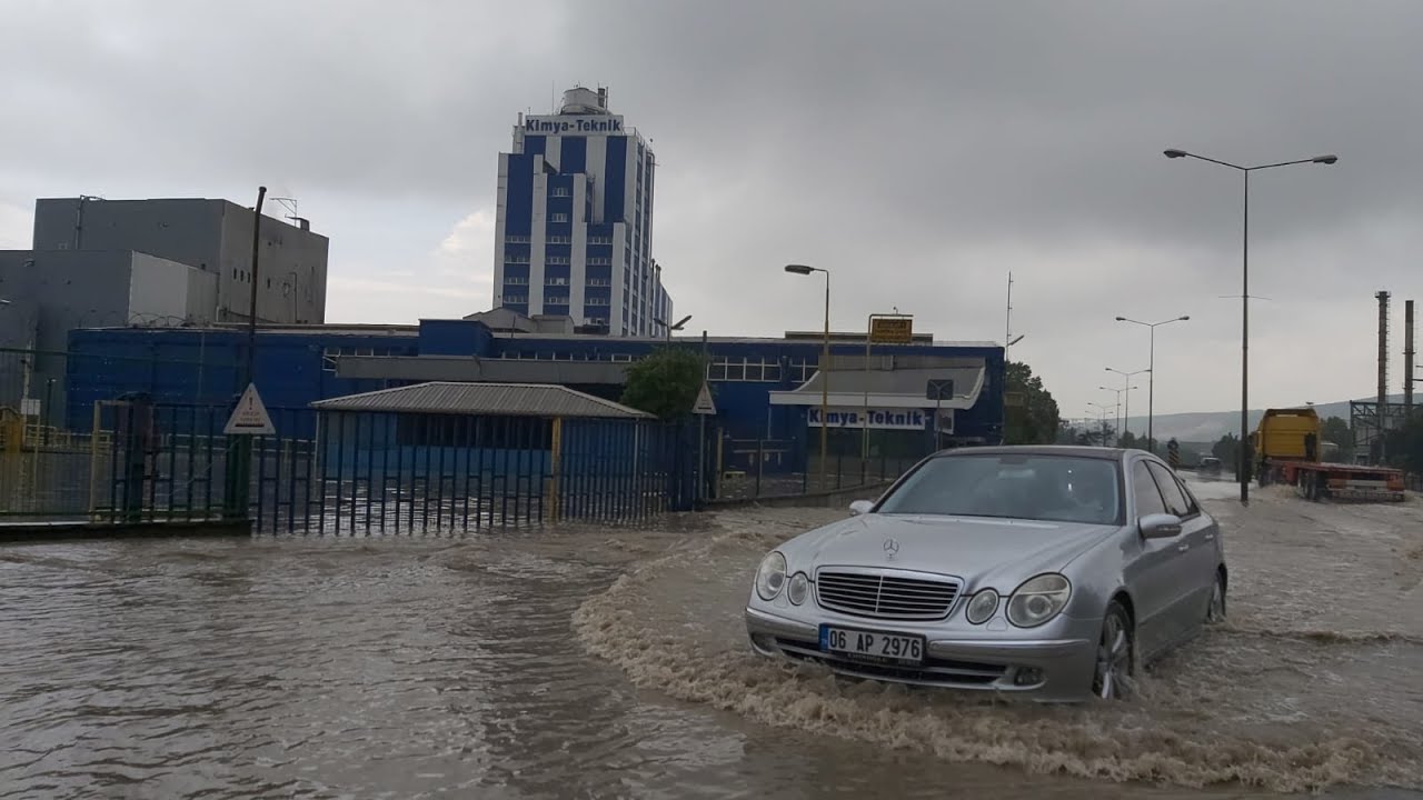 Dilovası’nda yağmur su baskınlara neden oldu (2)
