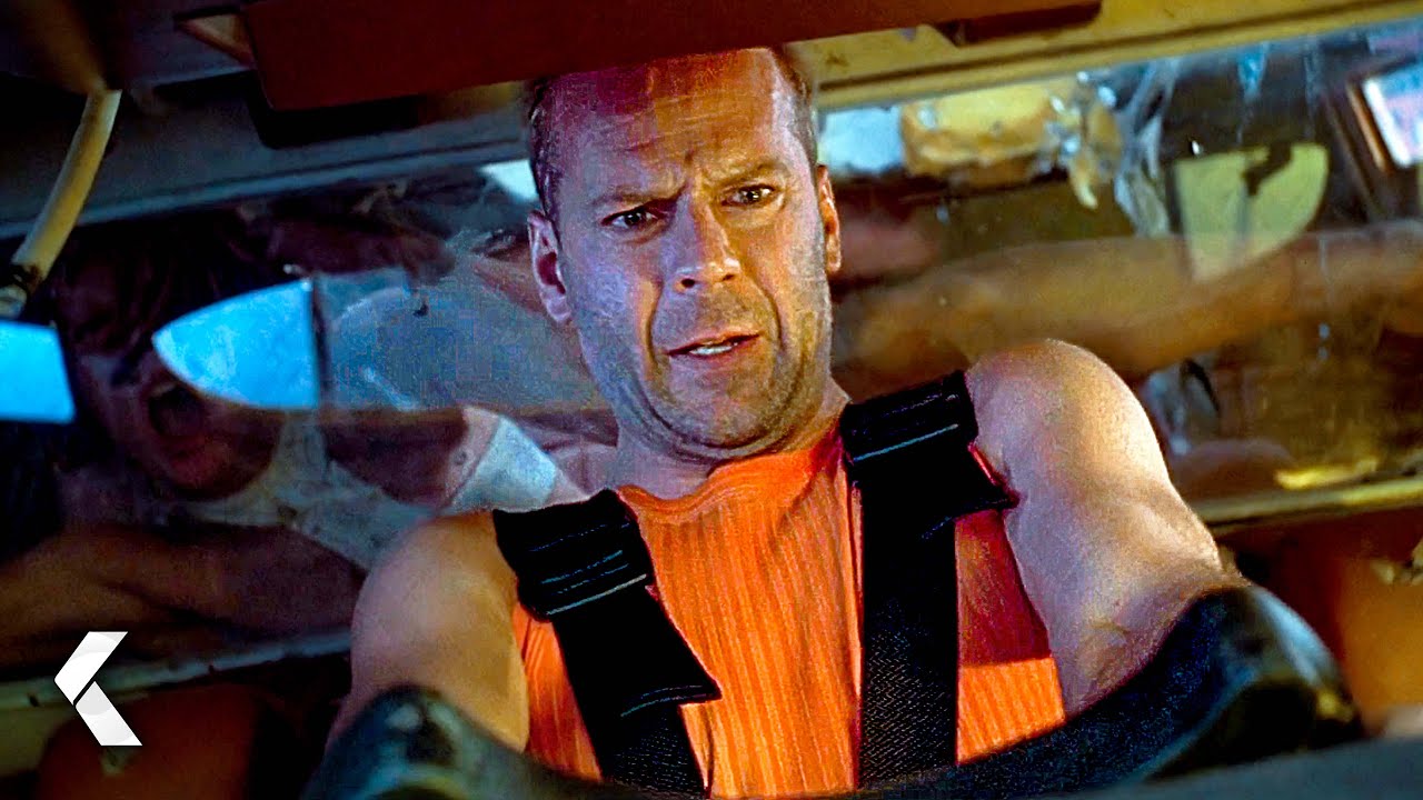 Korben aide Leeloo à s'échapper - LE CINQUIÈME ÉLÉMENT Clip | Bruce Willis