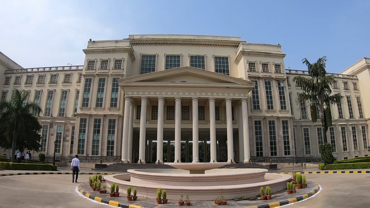 Campus Tour l Amity University Lucknow