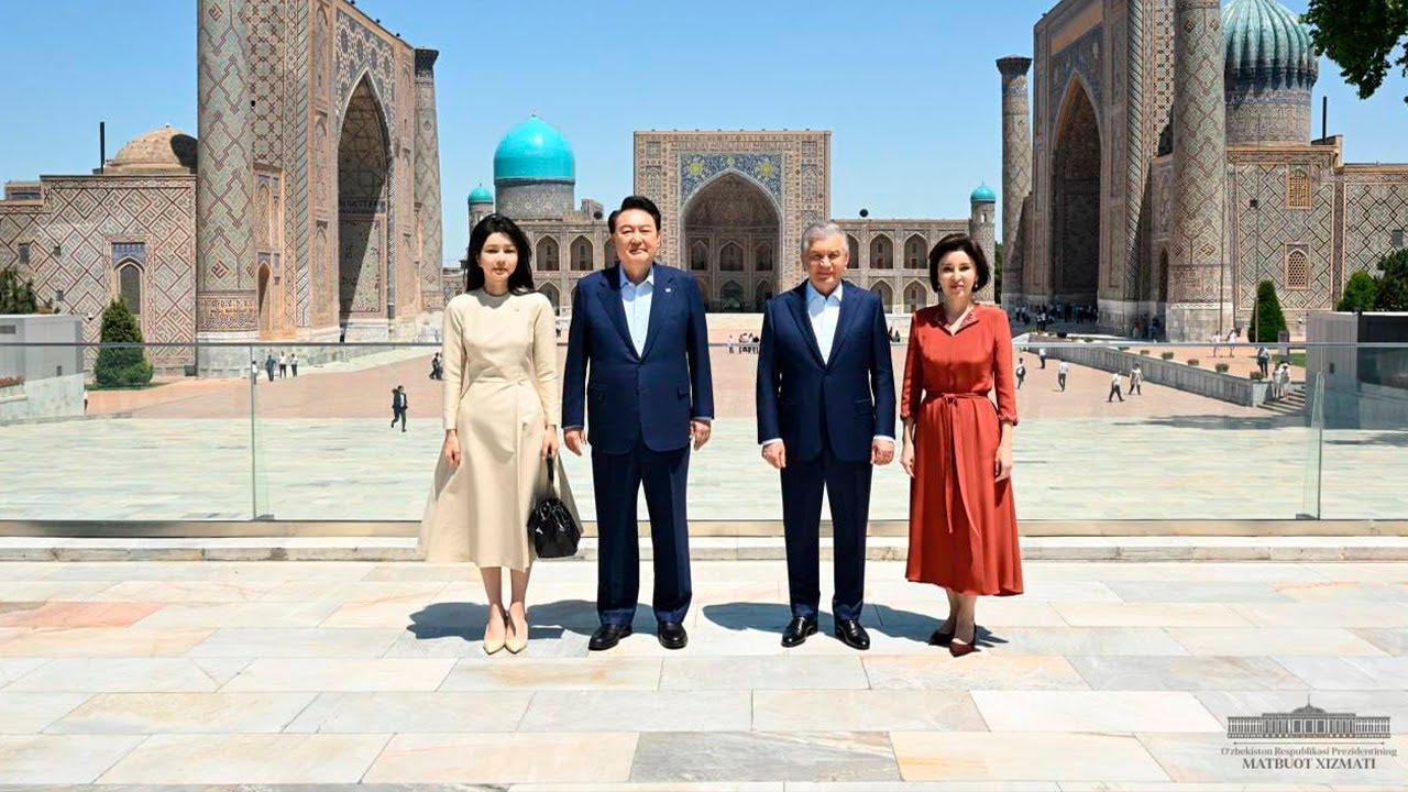 Президенты Узбекистана и Кореи с супругами посетили площадь Регистан