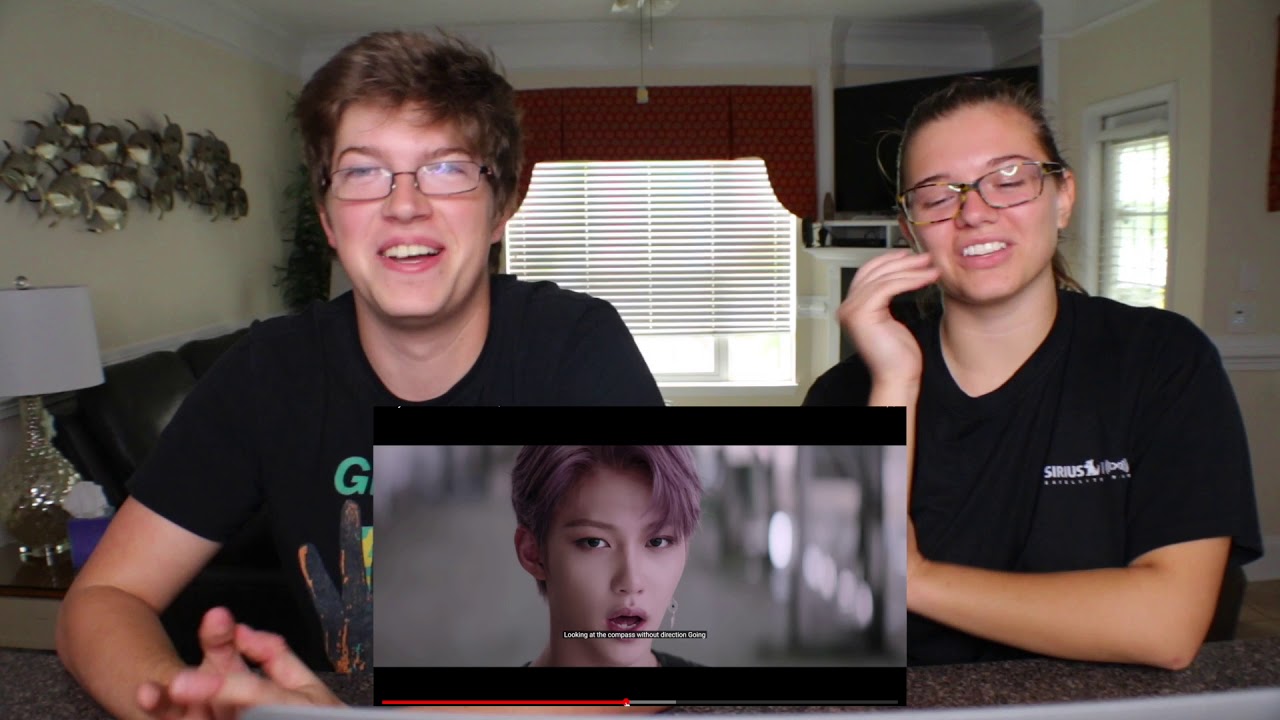 FIRST TIME REACTING TO Stray Kids 