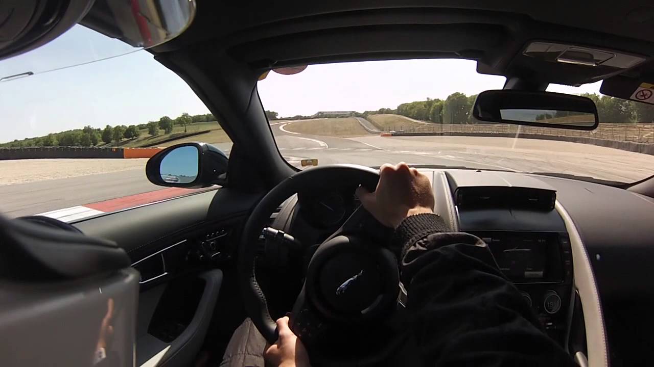Jaguar F-type V6/S sur le circuit de dijon (06.08.2015)