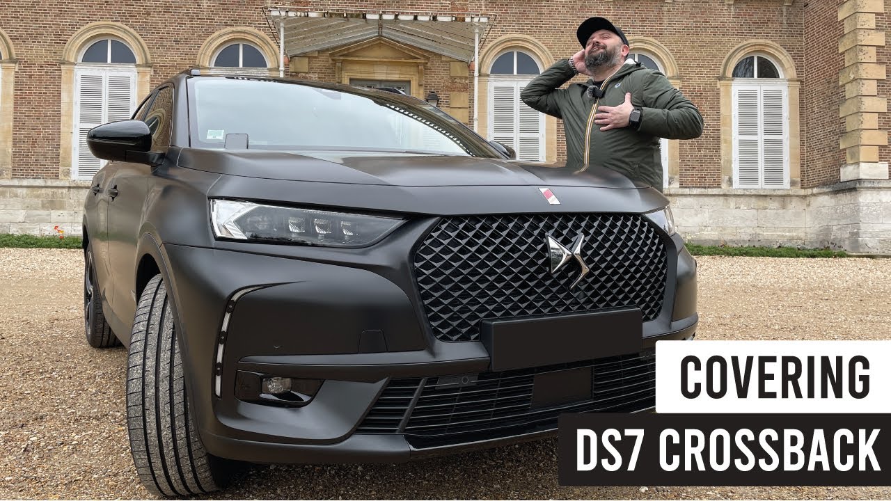 Une DS7 Crossback en full covering noir satin