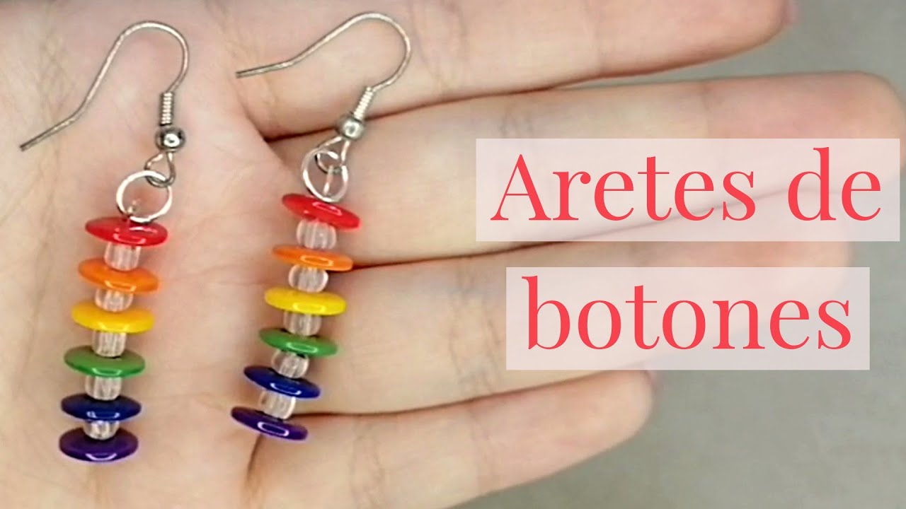 Aretes hechos con botones