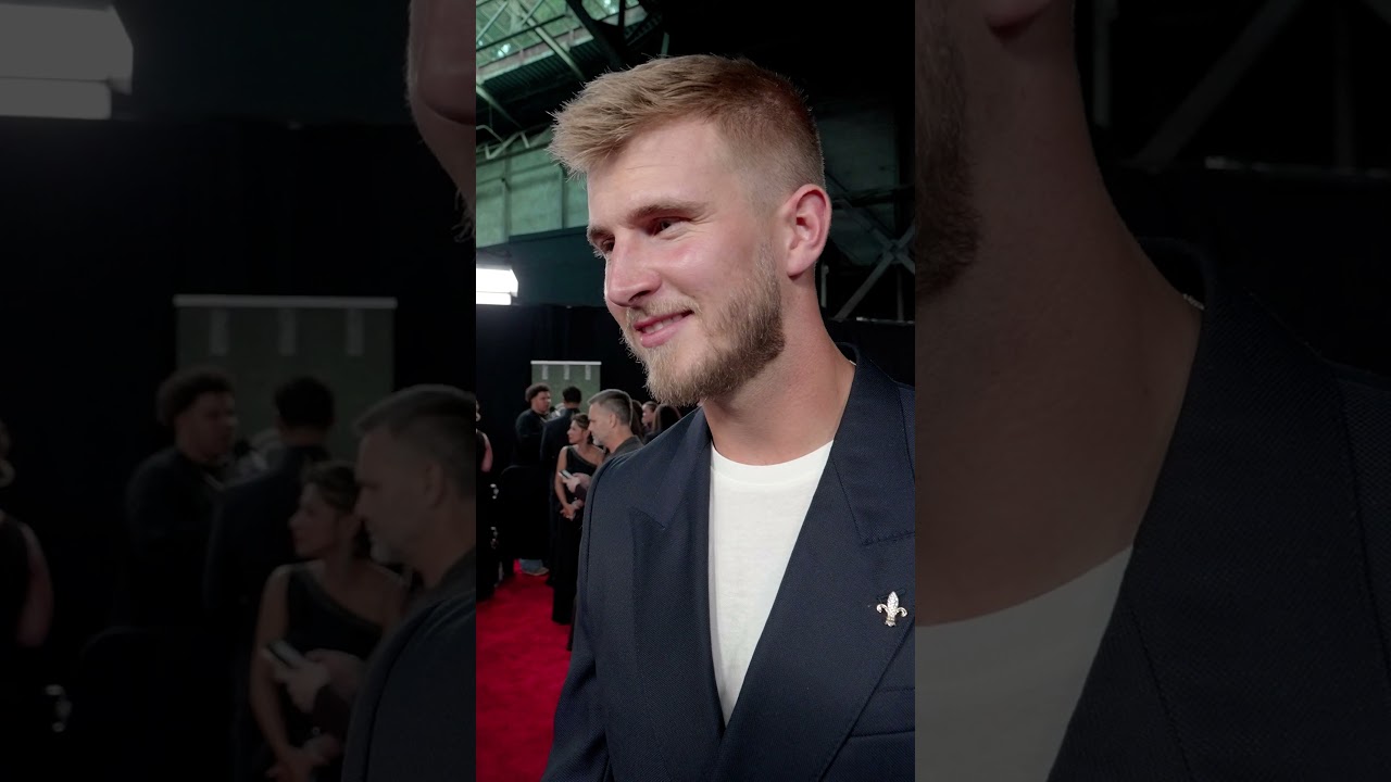 Тайлер Шоу на церемонии вручения наград NFL Honors 2026 #краснаядорожка #святые #nfl #шорты