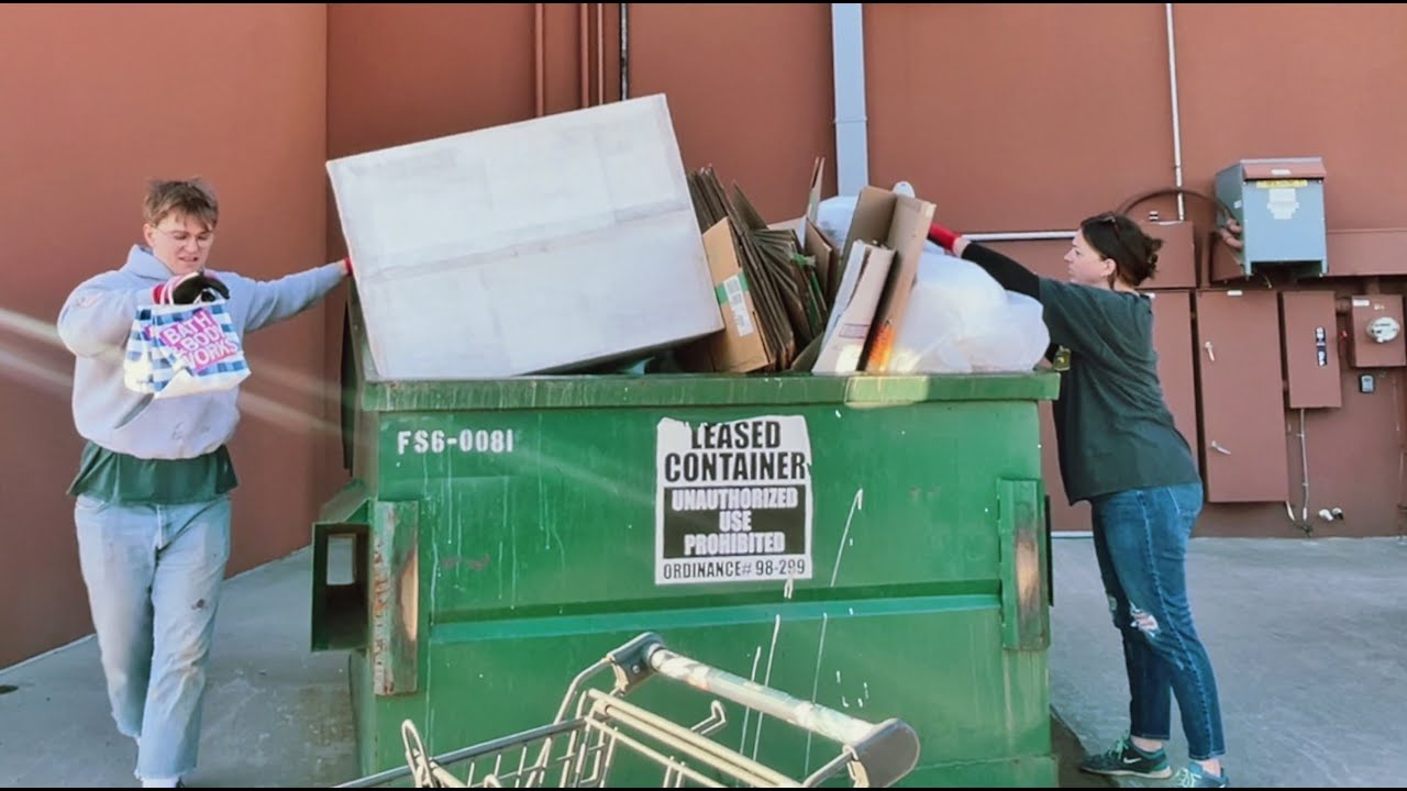 Awesome Retail Dive ~ We Found Candles, Makeup, and More in the Trash!