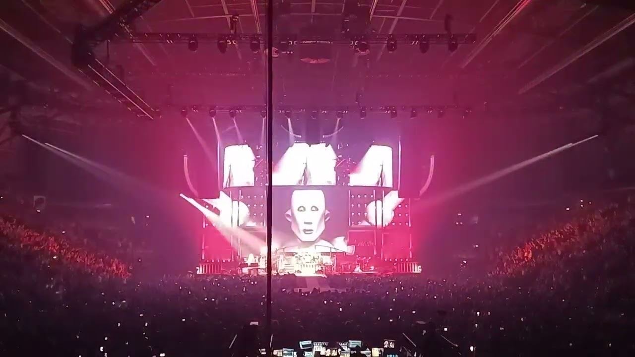 Queen & Adam Lambert - Freddie serenades/We will Rock You/We are the Champions Belfast 27th May 2022