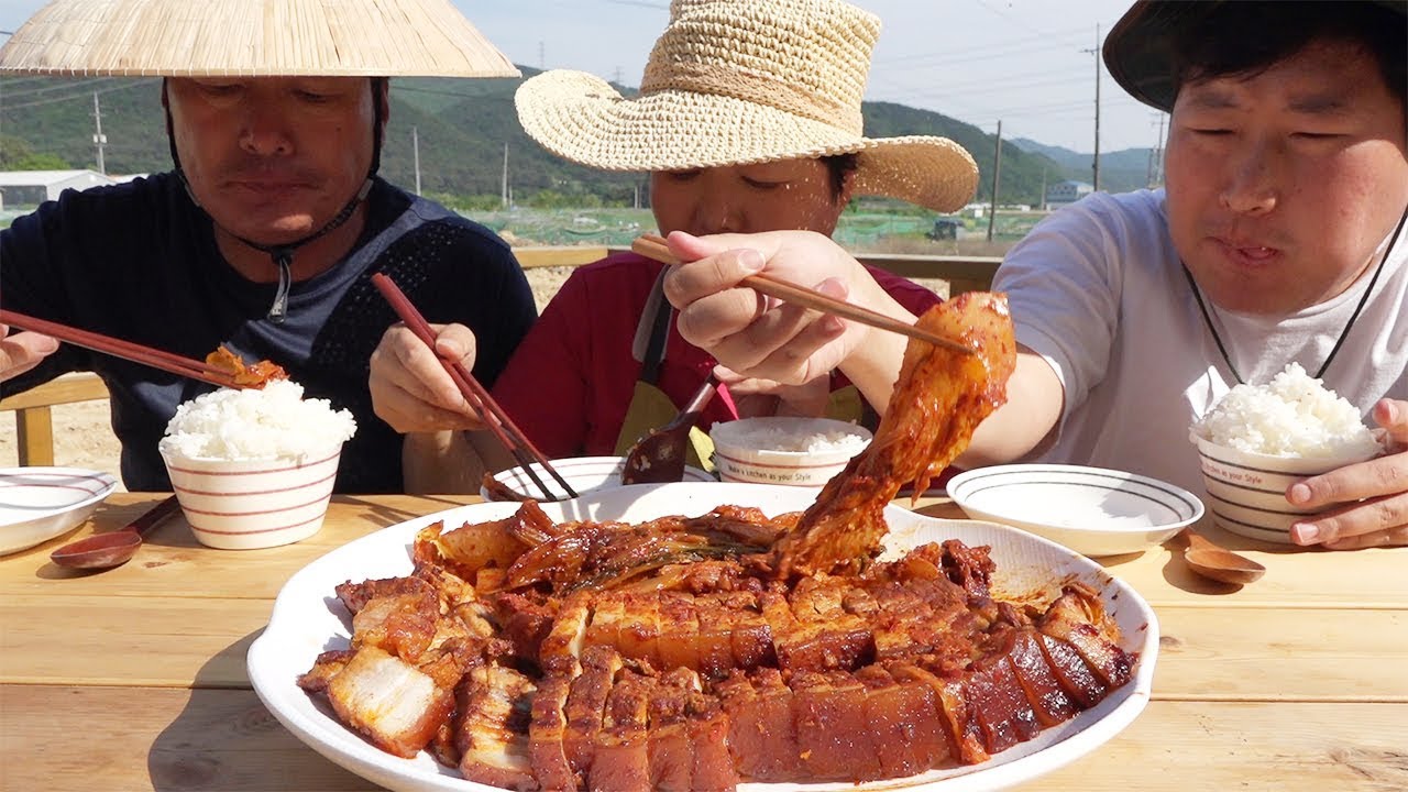 잘 익은 김치로 만든 [[묵은지 삼겹살찜(Braised Pork Belly and Ripe Kimchi)]] 요리&먹방!! - Mukbang eating show