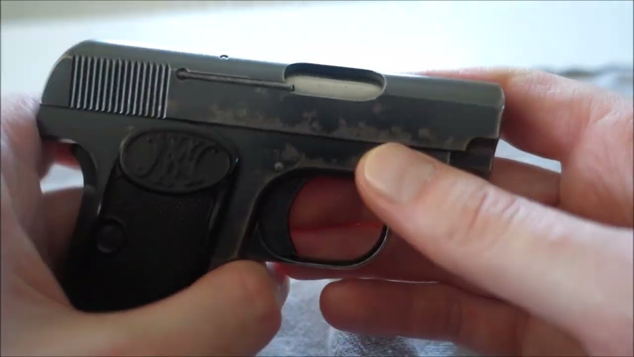 une copie de browning 1906 en calibre 6,35 browning