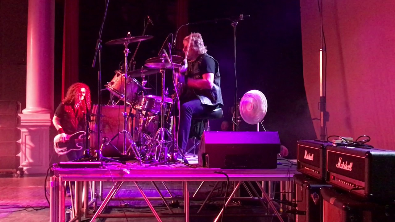 Mick Brown Breaking the Chains