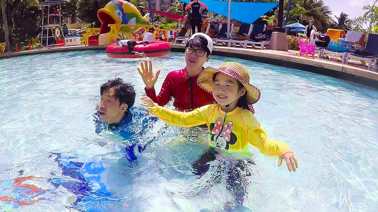 WARNA BELAJAR BORAM DI KOLAM RENANG Show In Swimming Pool