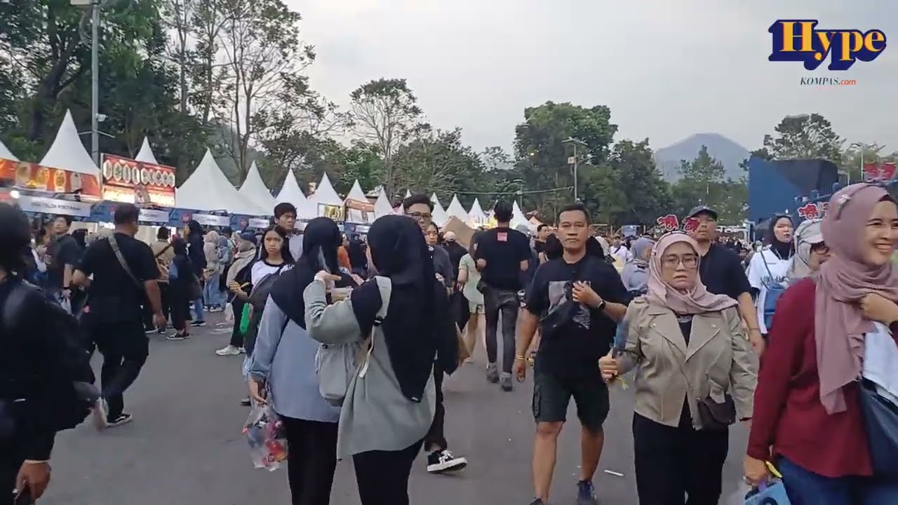 Suasana Jelang Konser Sheila On 7 di Bandung