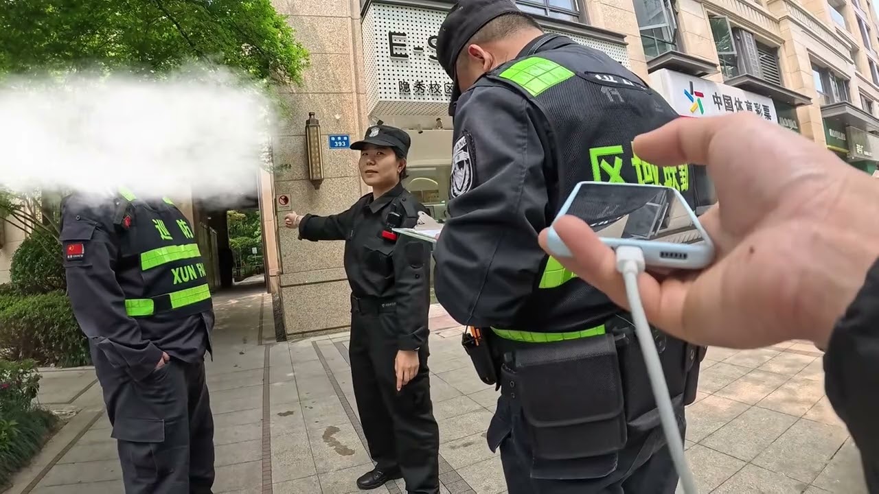 送外卖被保安锁车