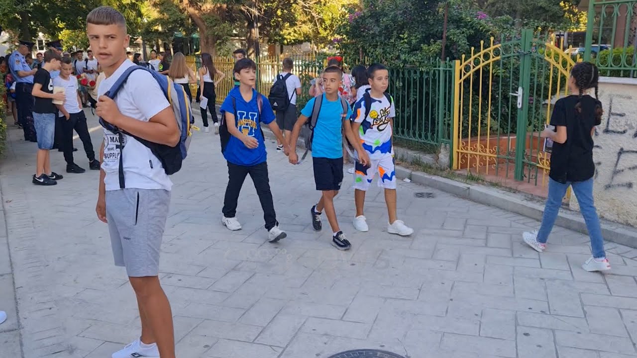 Vlorë, sot nisi viti i ri shkollor