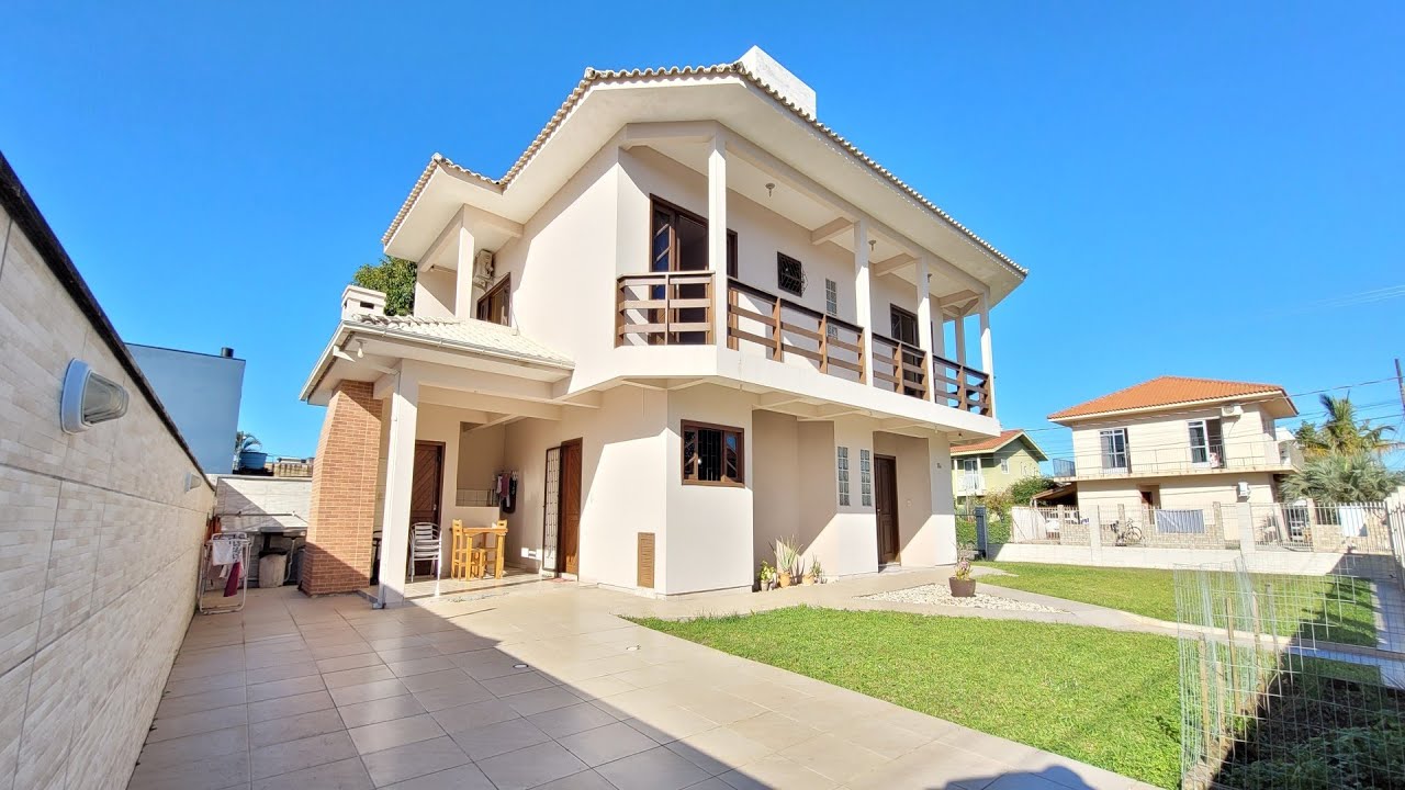 CASA 3 QUARTOS (1 SUITE), COM AMPLO TERRENO, NO BAIRRO CARIANOS - FLORIANOPOLIS/SC