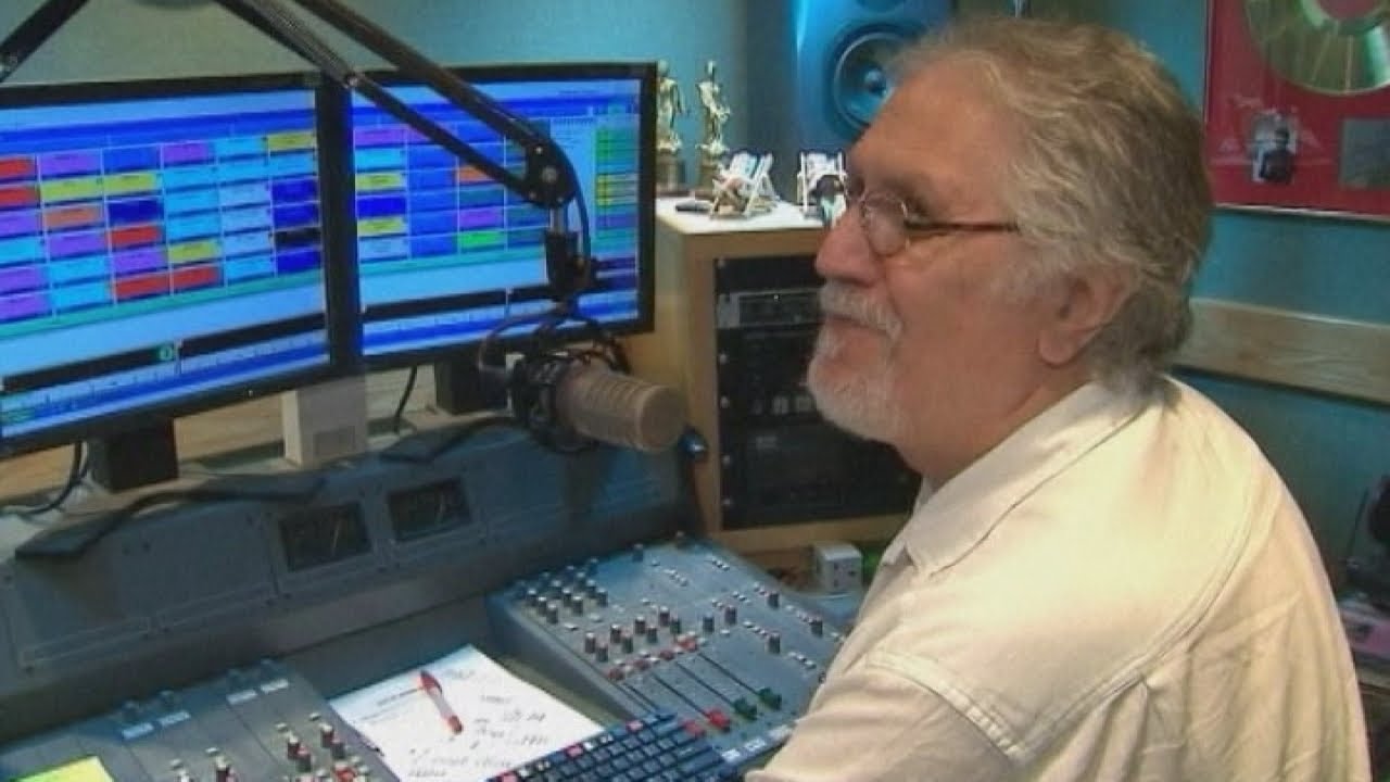 'Dave Lee Travis'  bailed over Jimmy Savile sex probe