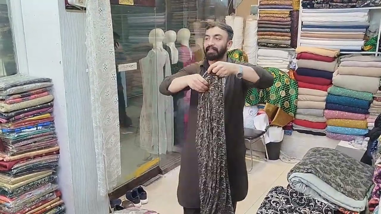 Printed velvet per se laga Di hai 10500 contact 03315582960