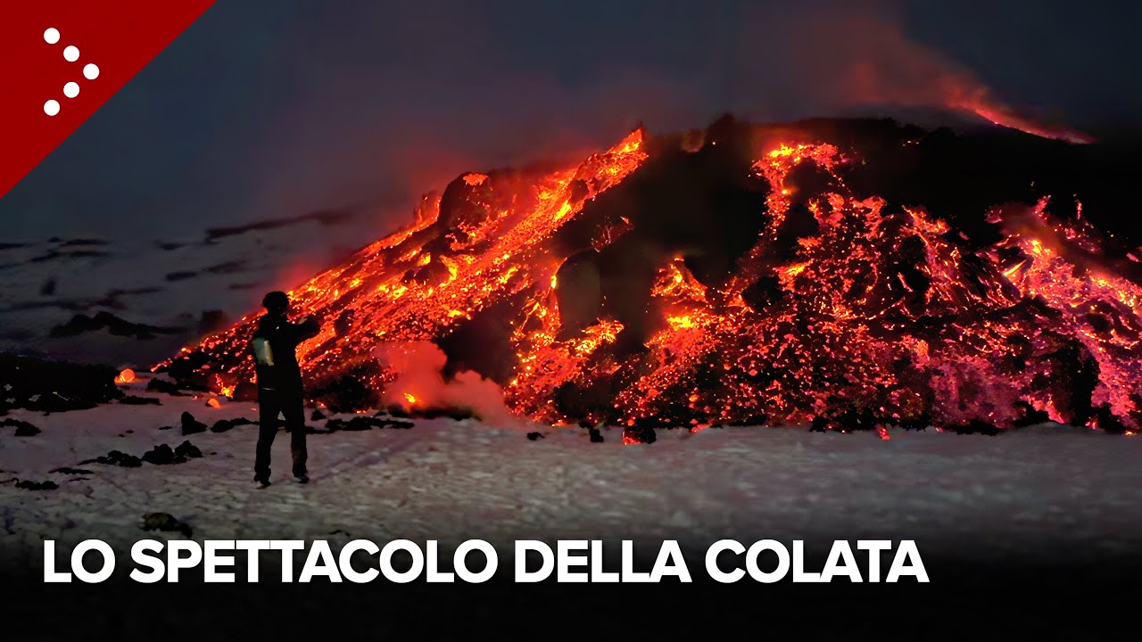 Etna, le spettacolari immagini ravvicinate della colata lavica