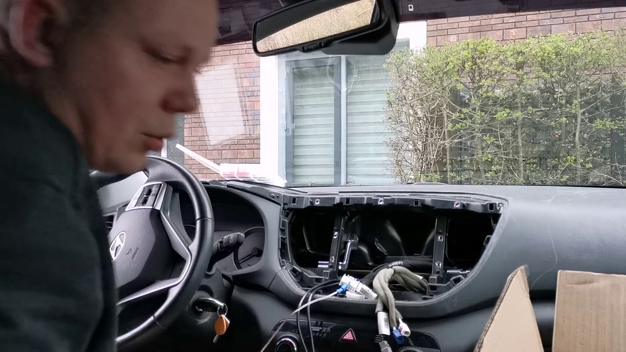Tucson 2017 Android radio inbouwen met orginele reverse camera.