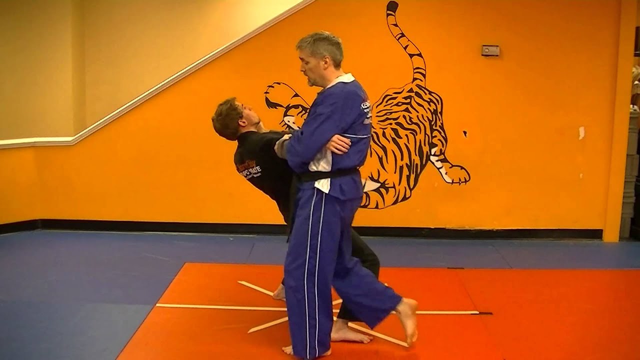Crashing Wings with extension - Kenpo self defense technique for a rear bear hug arms free