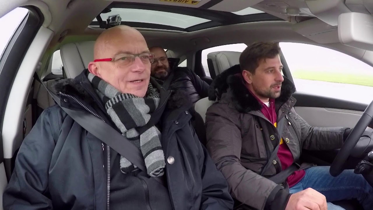 Infiniti czy Renault, kt&oacute;ry z samochod&oacute;w wygrał tę bitwę? [Automaniak]
