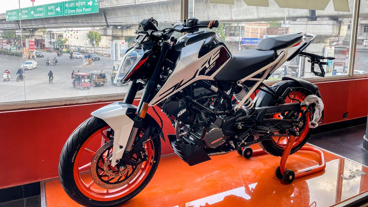 2022 KTM Duke 200 BS6 White Color Full Review
