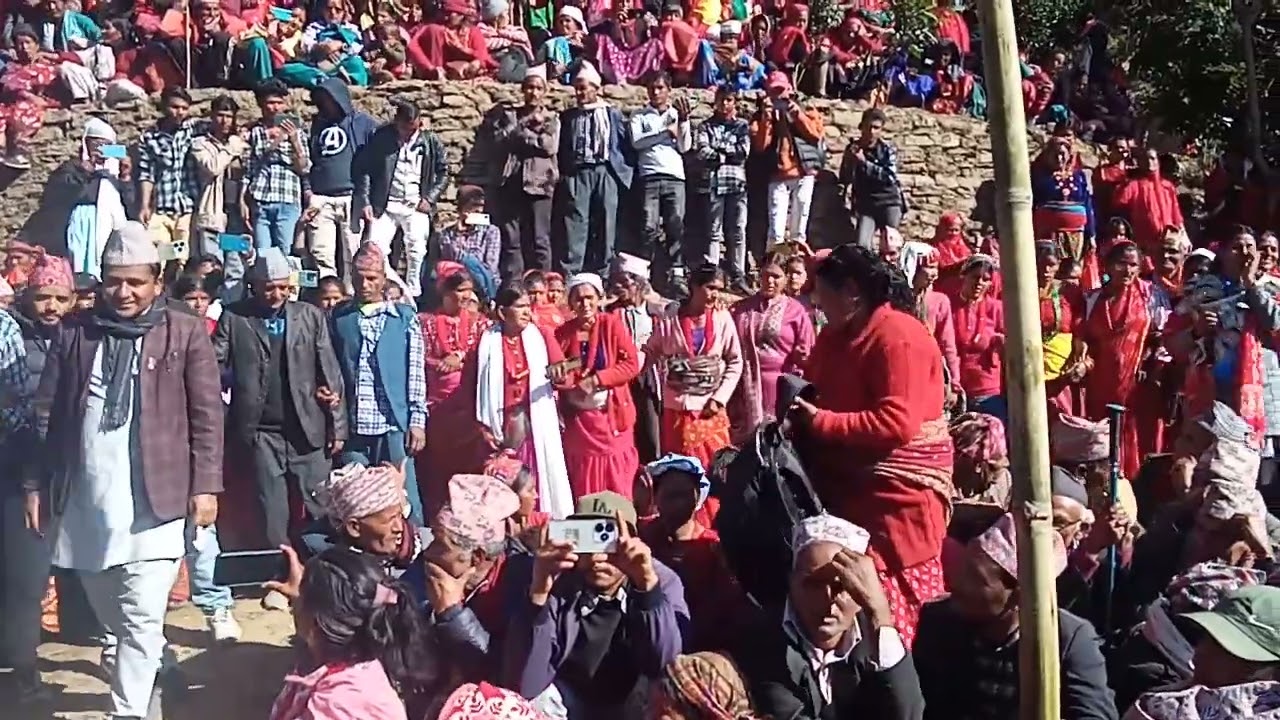 पान्सरा थापा र पुष्पराज आचार्य काे देउडा खेल भित्रई लछारपछार भयो गैरागाउँ दैलेख।।