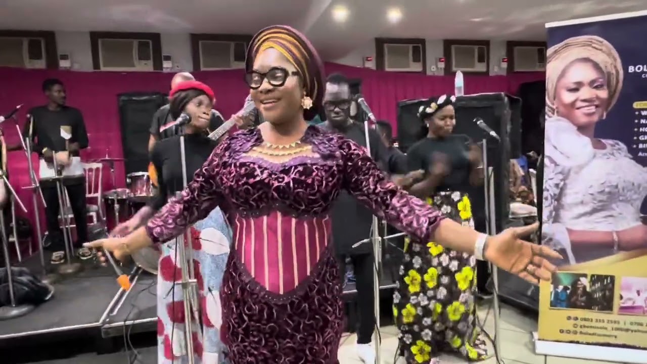 BolaDiscovery live Band at Jogor Centre Ibadan Enjoy the party sound