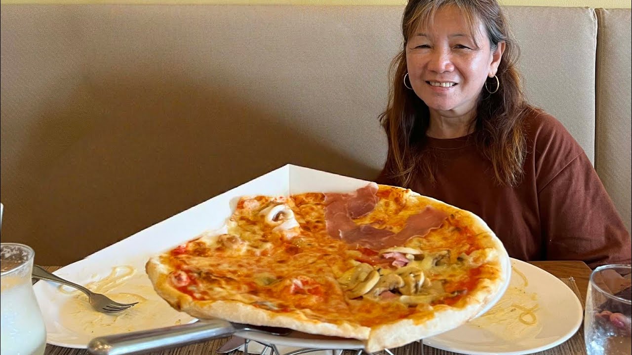 We are looking the best Pizza here in Buracay 