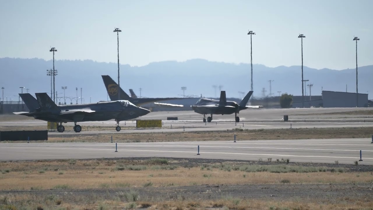Plane Spotting -- F22 F35 take off at OAK -- San Francisco Fleet Week -- Oct 13 2024