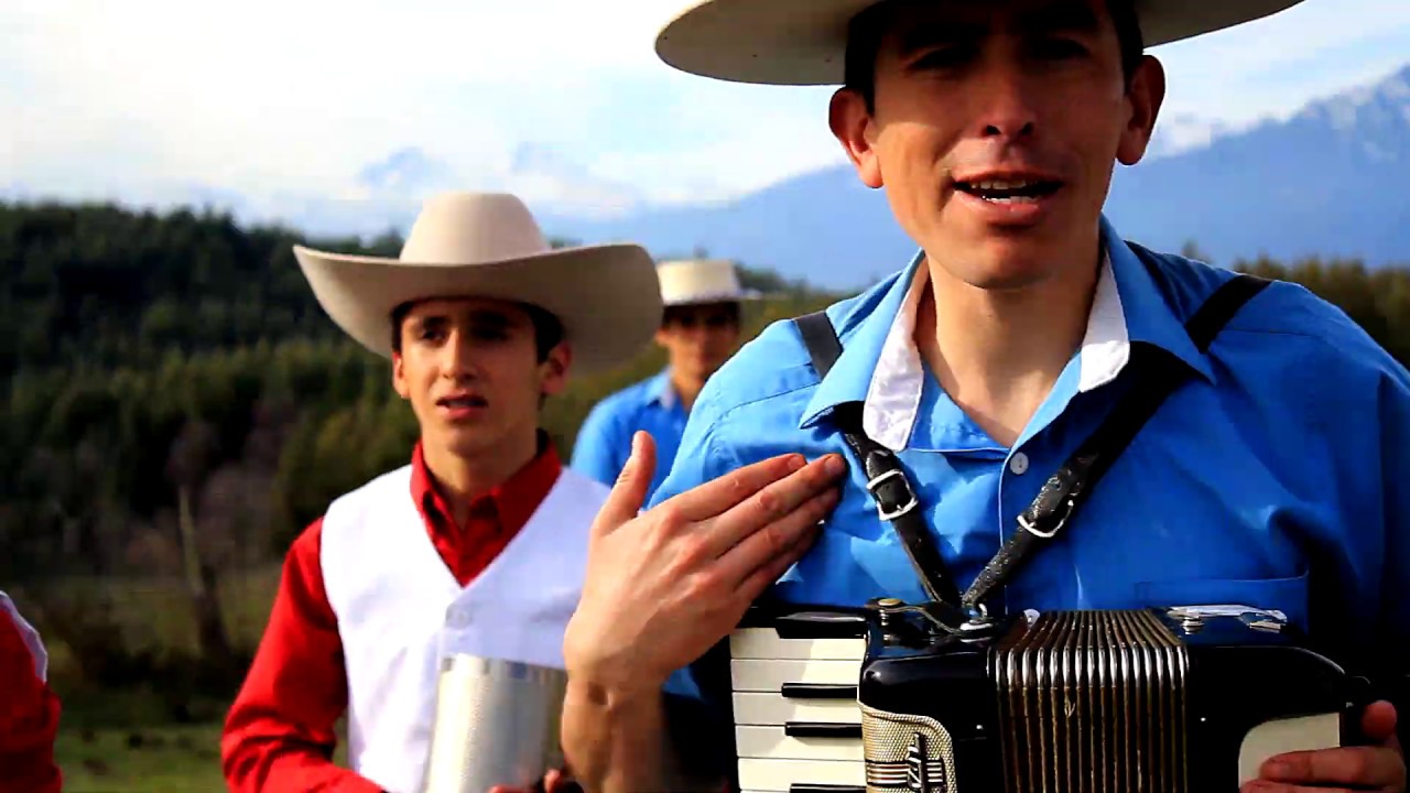 LOS RANCHEROS DE QUILLECO Y LOS FLORES DE RUCALHUE - ASOSEGANDO CACHORRAS - VIDEO OFICIAL