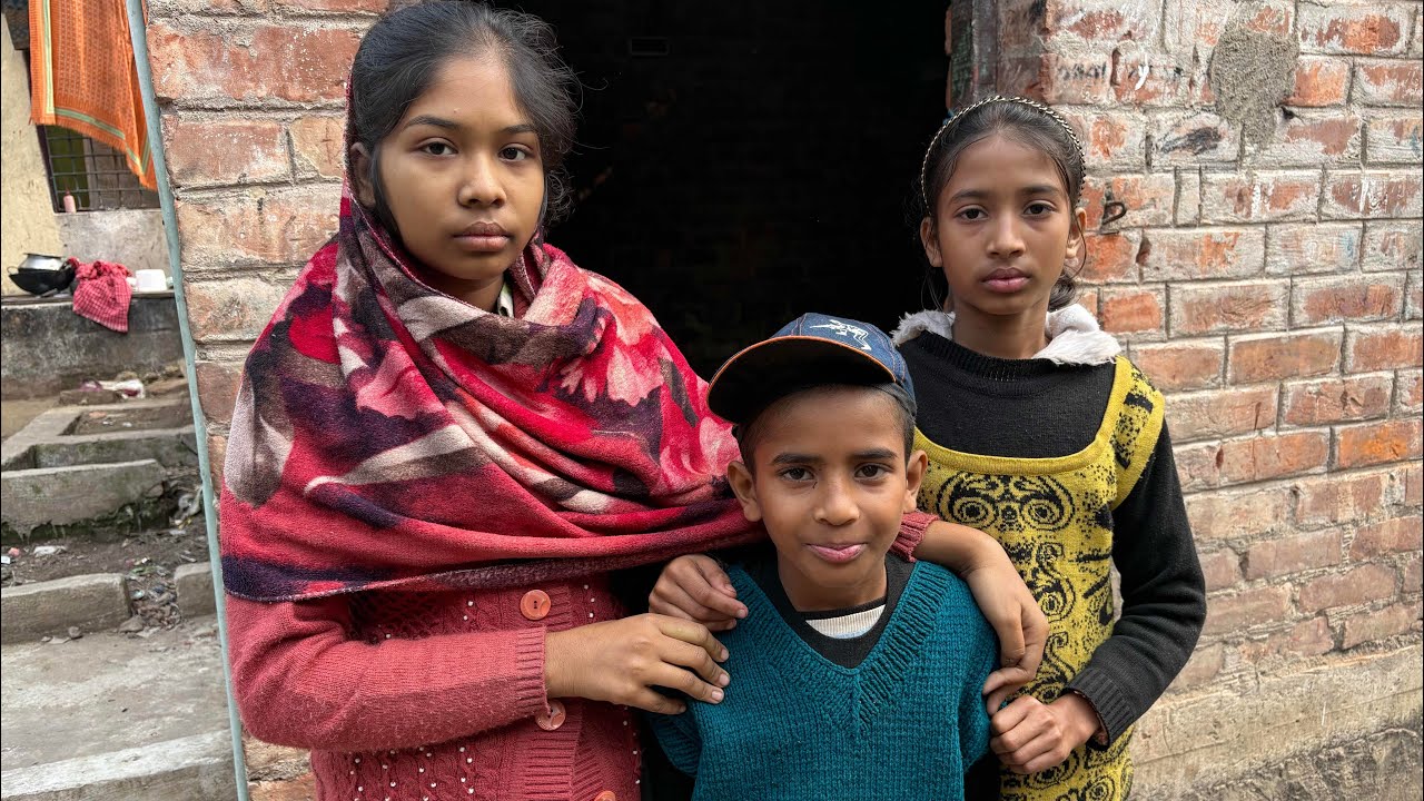 মা আগেই চলে গেছে অন্যের হাত ধরে,বাবা মারা গেছে কিছু দিন হলো,তিন ভাই বোনের অসহায় পরিস্থিতি.